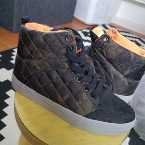 Boys size 3y camo sneaker